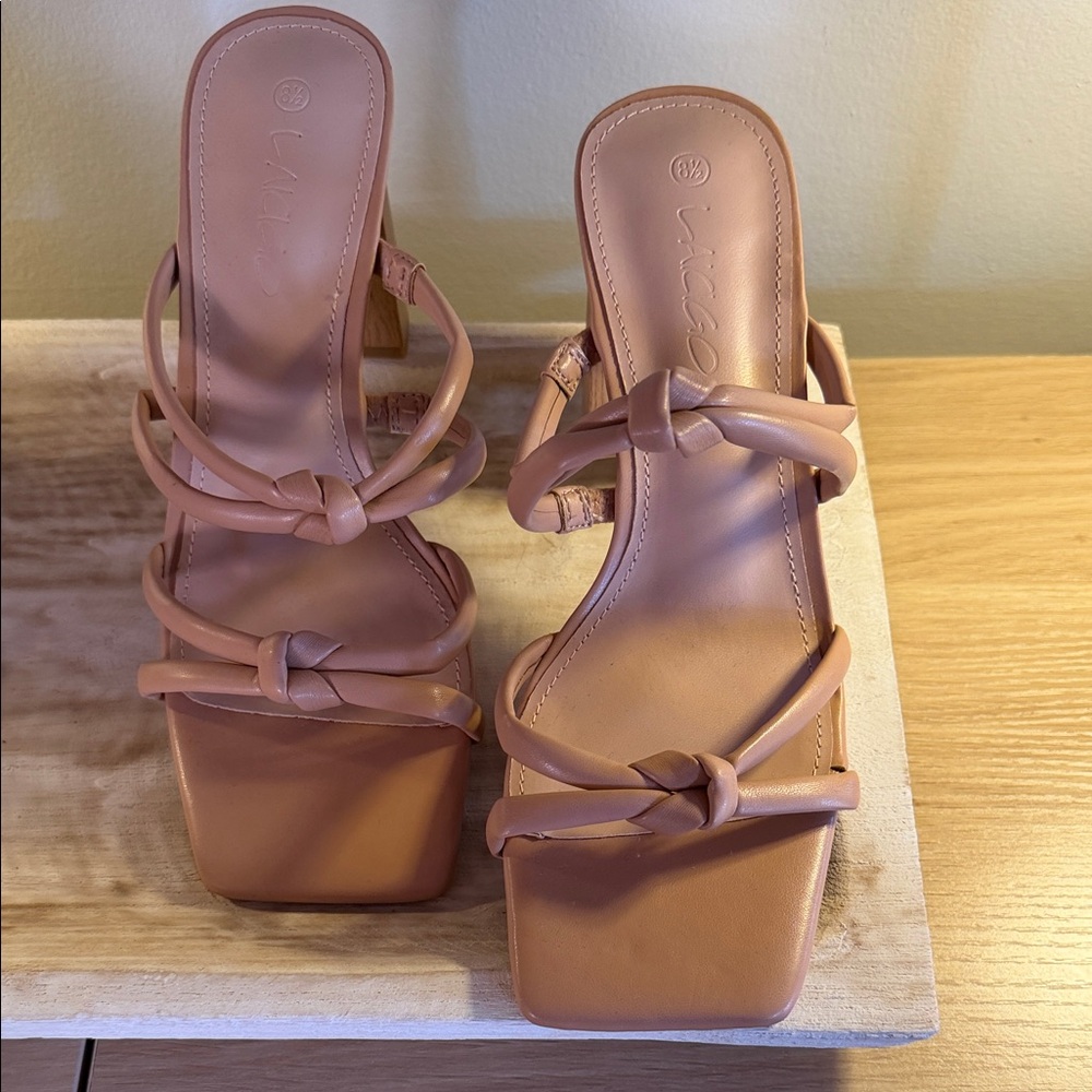 NEW Tan Women's Sandals Size 8.5